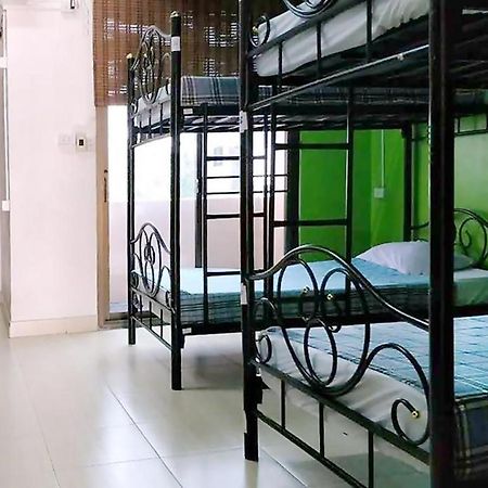 The Twins Hostel Bangkok Exteriör bild