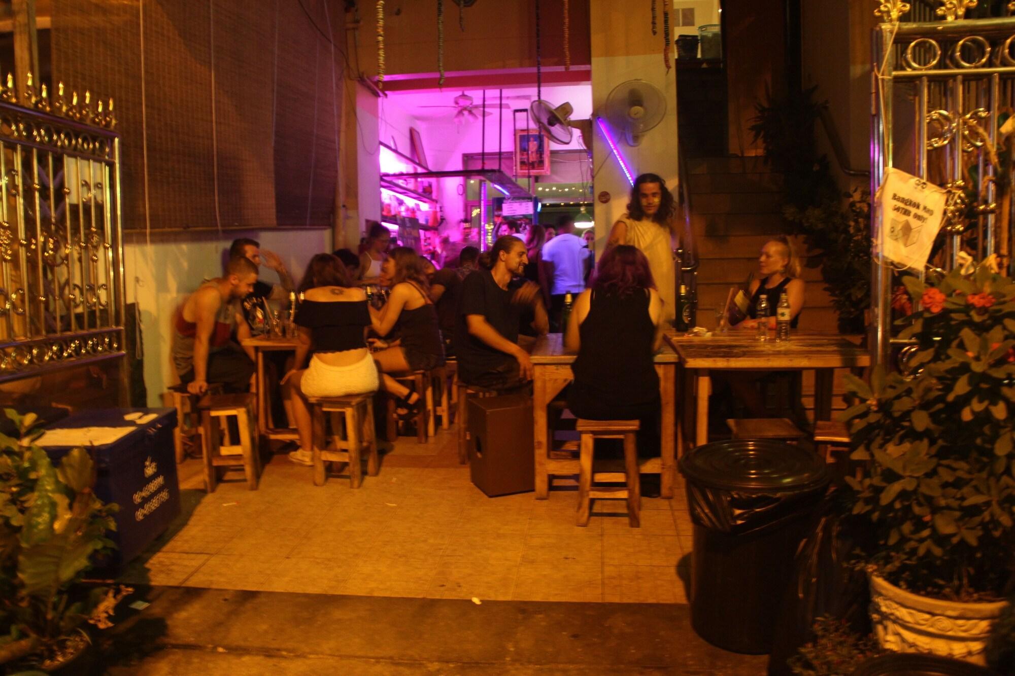 The Twins Hostel Bangkok Exteriör bild