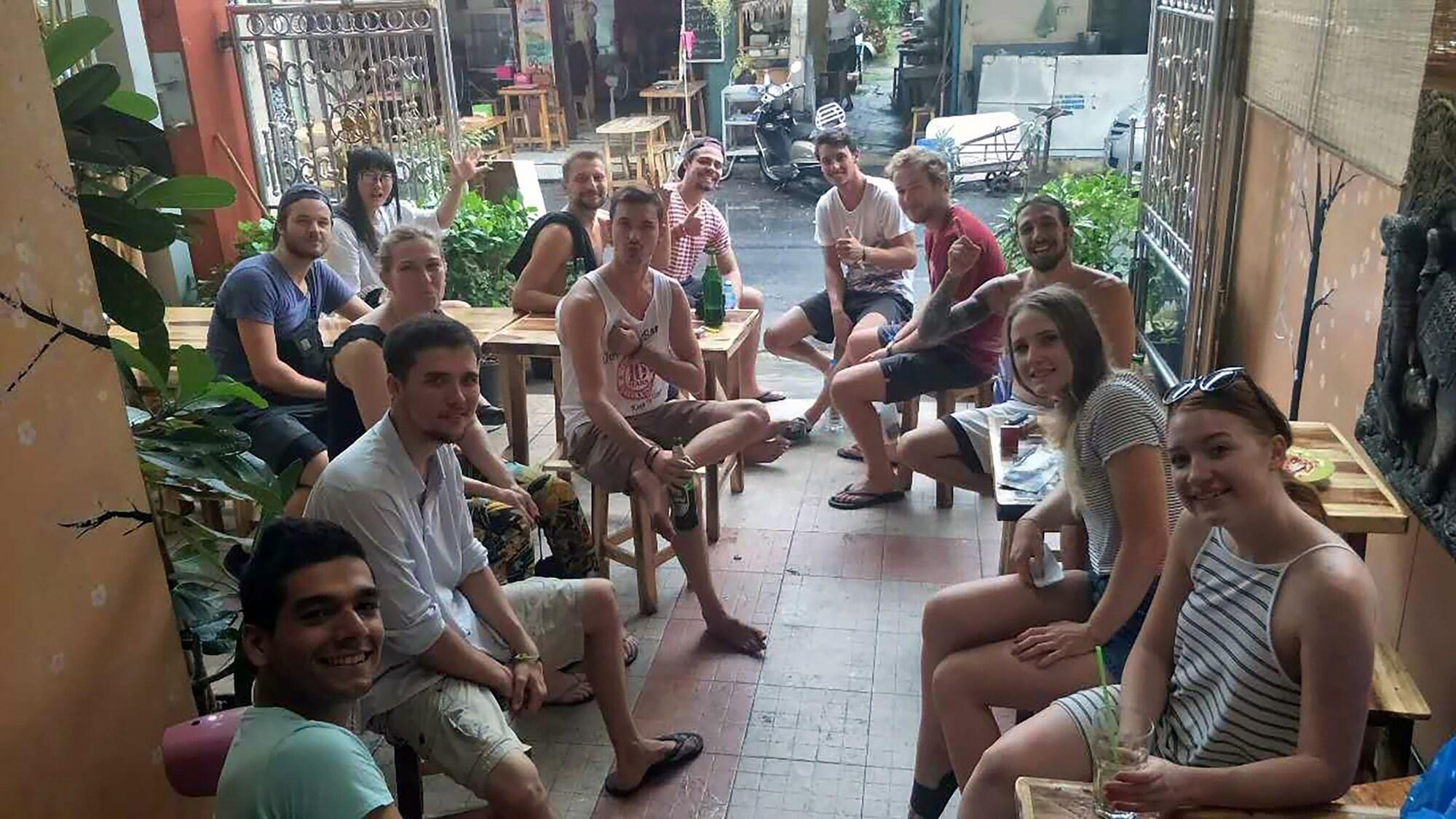 The Twins Hostel Bangkok Exteriör bild