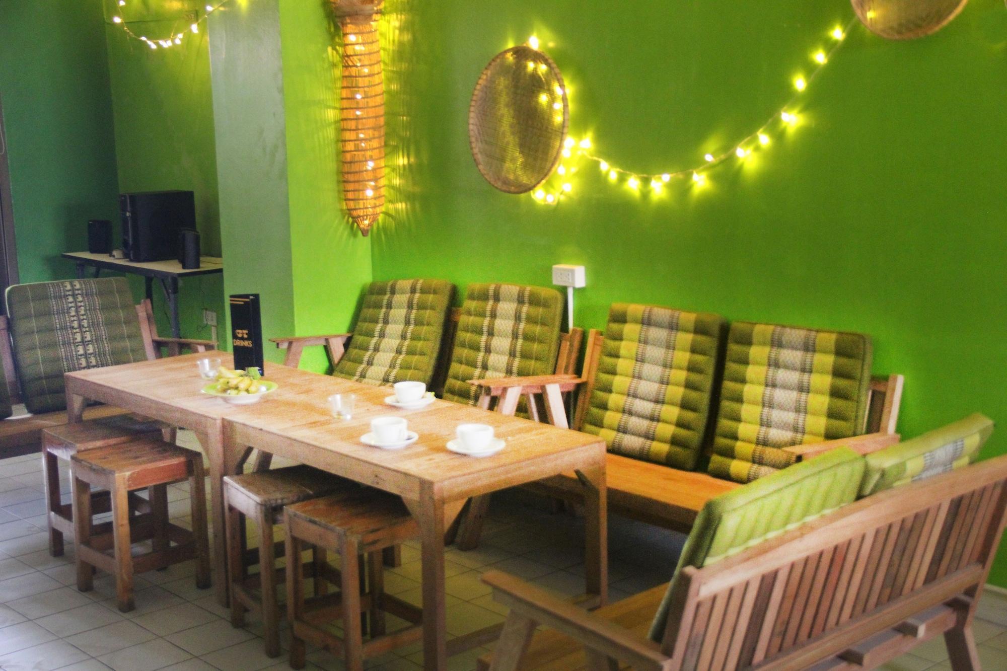 The Twins Hostel Bangkok Exteriör bild