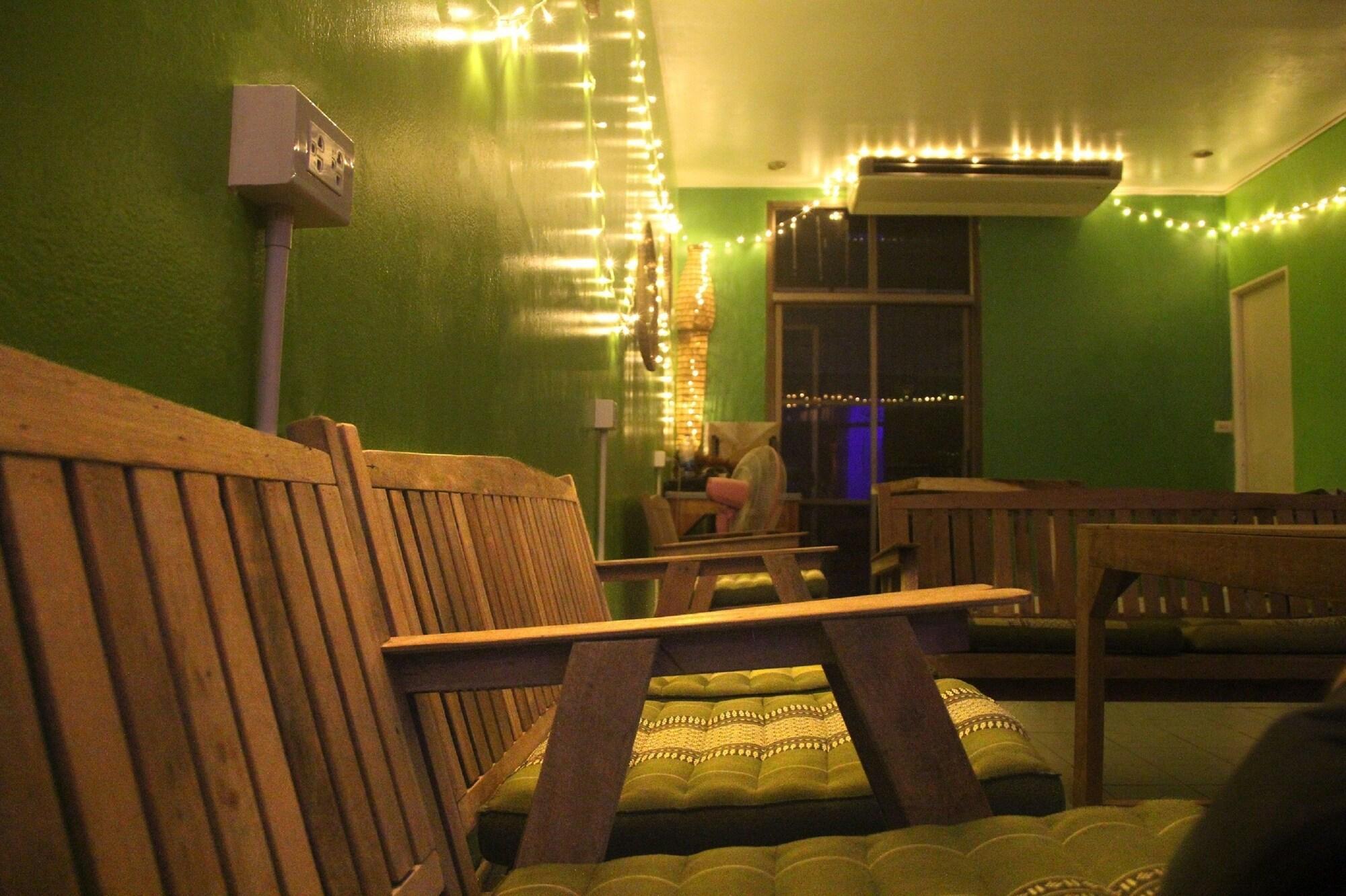 The Twins Hostel Bangkok Exteriör bild