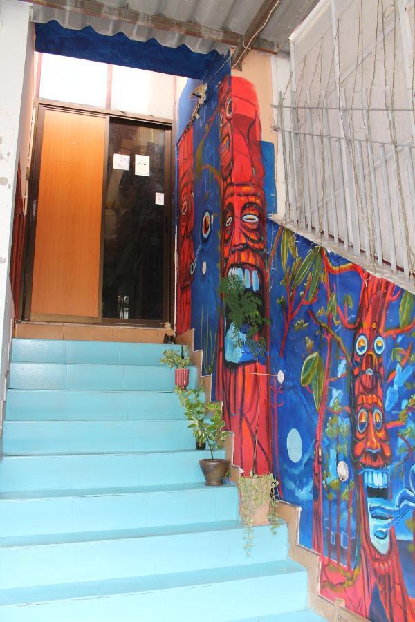The Twins Hostel Bangkok Exteriör bild
