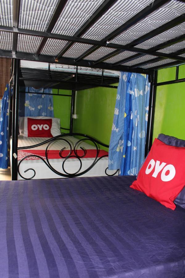 The Twins Hostel Bangkok Exteriör bild