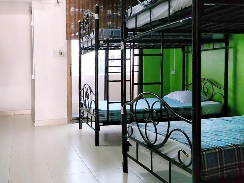 The Twins Hostel Bangkok Exteriör bild